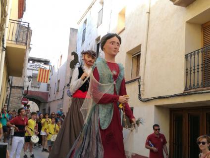 Els gegants Serè i Marinada al carrer Major