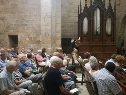 L'organista Carme Godall, durant el concert