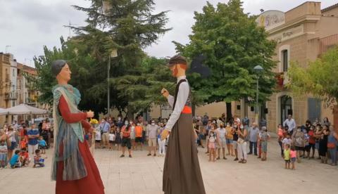 Ball de gegants a la Plaça de la Vila