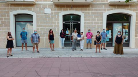 Rosa Maria Pont, al centre, va rebre l'homenatge de la Corporació Municipal